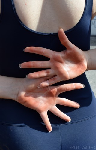 DSC_1431 mains rouges©Perle Vallens