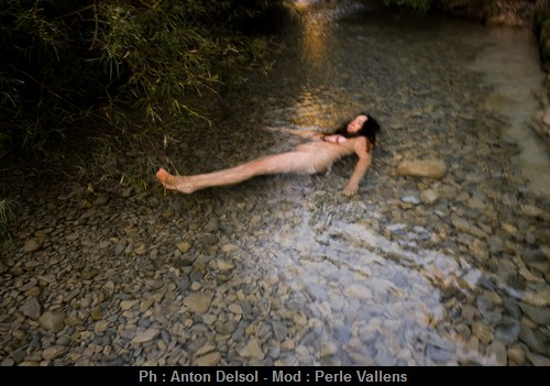 fragilité2-modèle Perle Vallens photo@Anton Delsol