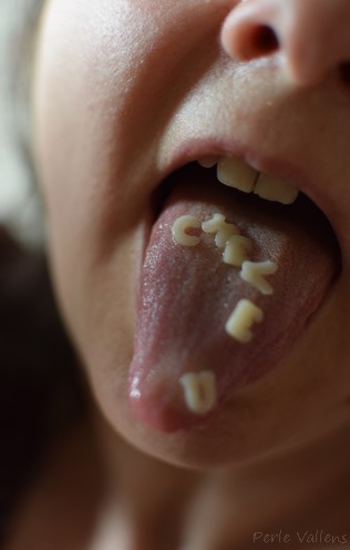 cheveux sur la langue©Perle Vallens